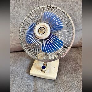 Vtg Electric Table Desk Top Fan Kuo-Horng KH-06 Deluxe 2-Speed 6" Blue Blade